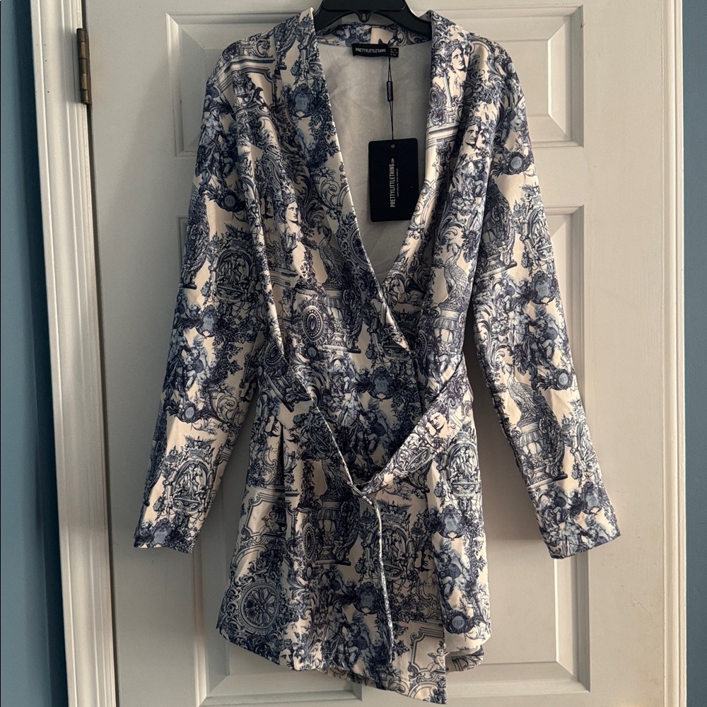 PrettyLittleThing Navy and Cream Renaissance Romper